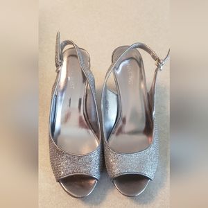 Nine West Silver Open Toe Shimmery Slingback Heels Worn 1X w/heel guards